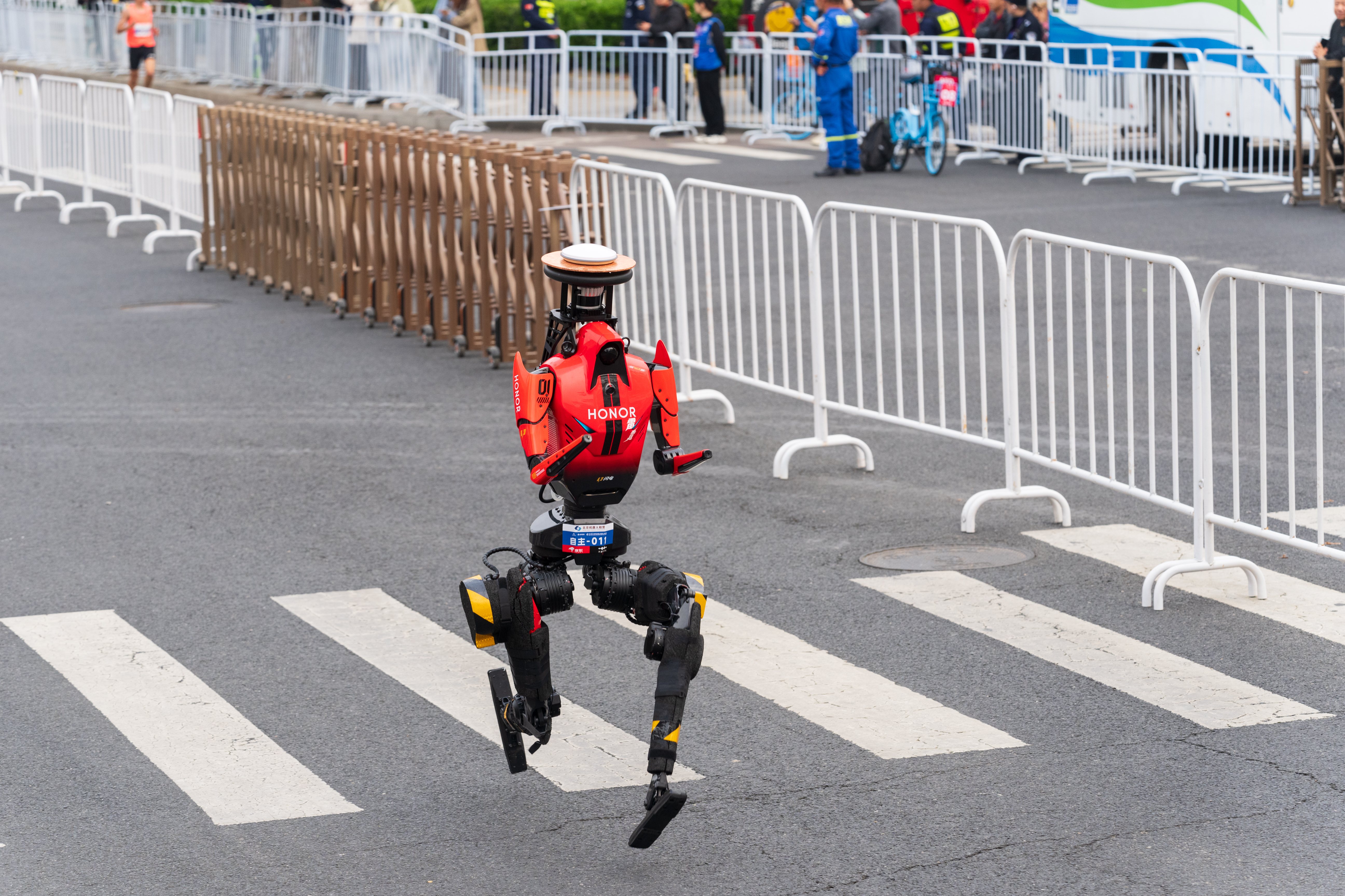 半马 机器人.png