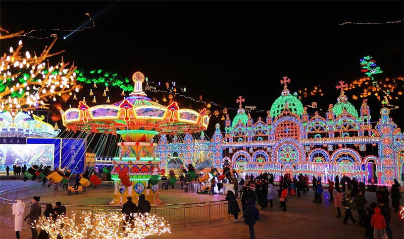 龙庆峡冰灯节.jpg 龙庆峡冰灯节.jpg