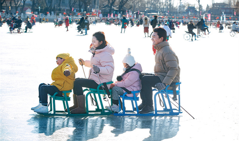 什刹海冰场.jpg 什刹海冰场.jpg